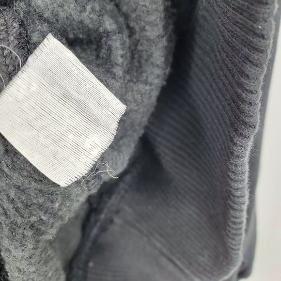 Champion MGM Grand AT Foxwoods Black and Gold Pullover Crewneck Shirt - Picture 6 of 11